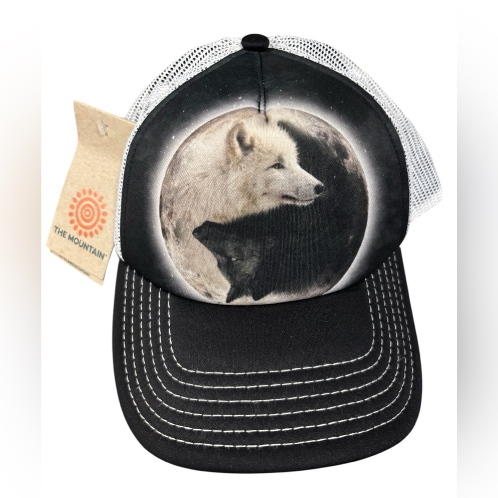 The Mountain Yin & Yang Wolf Black and White Hat